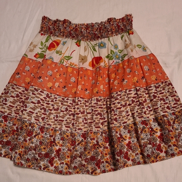 Nwot spring summer floral skirt Hpπ₯π₯π₯π₯ - Picture 2 of 4